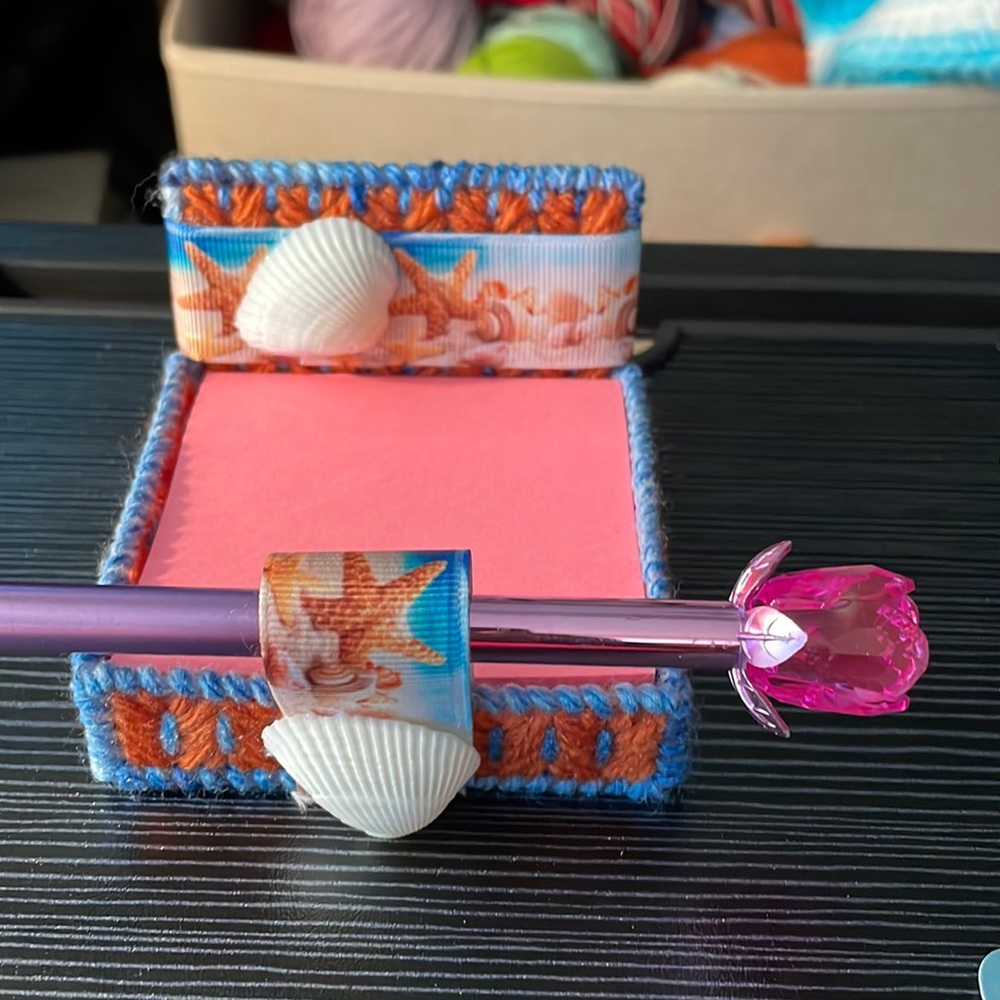 Sea Shells theme post it holder with pen and post it note.Handcrafted with ♥️